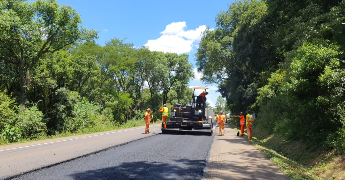 RGS REALIZA RESTAURAÇÃO DA RS-135 ENTRE PASSO FUNDO E ERECHIM