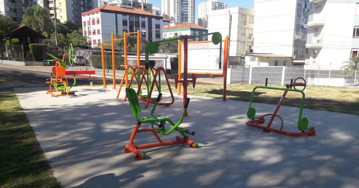 PRAÇA FORTUNATO PIMENTEL EM PORTO ALEGRE É ENTREGUE REVITALIZADA